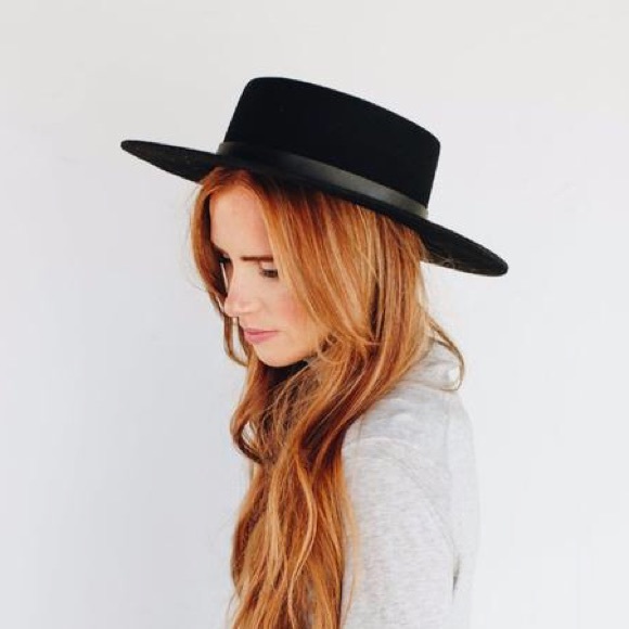 stiff brim bucket hat